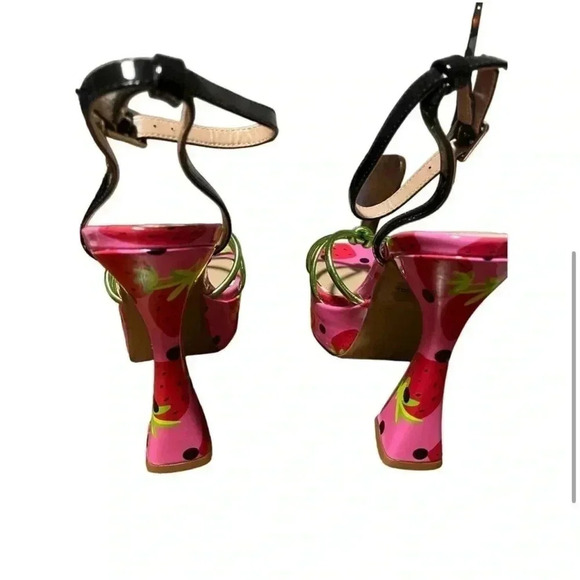 Betsy Johnson Women’s Tiky Strawberry Polka Dot Platform Heels Shoes Sandals 7.5 - Picture 3 of 4